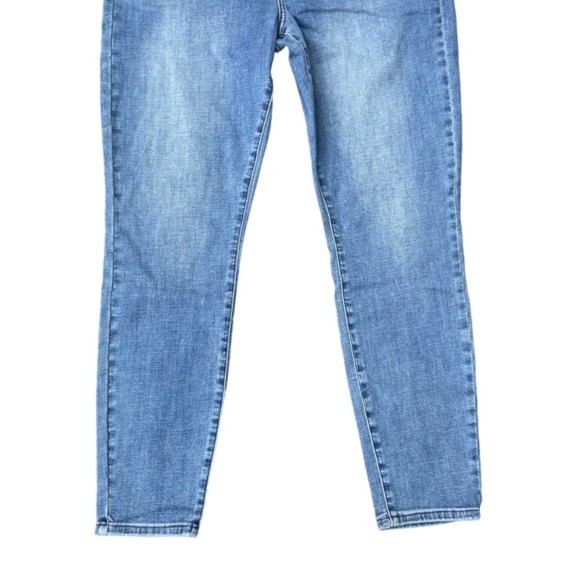 Pistola Light Wash Arielle Skinny Jean in Indigo - Picture 7 of 11